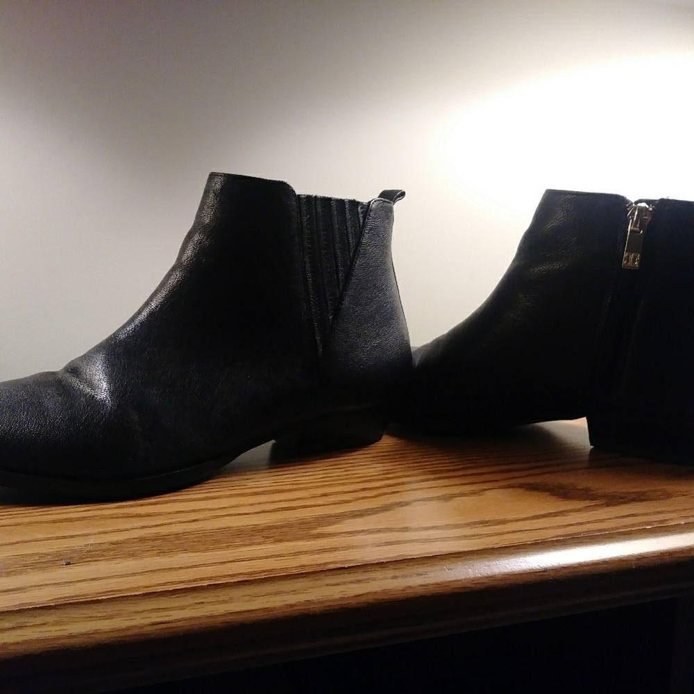 Ivanka Booties - Picture 2 of 4
